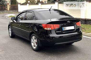 Седан Kia Cerato 2010 в Полтаве