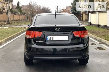 Седан Kia Cerato 2010 в Полтаве