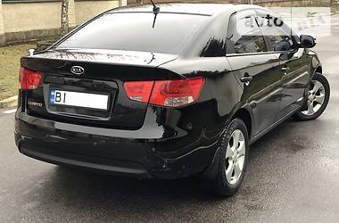 Седан Kia Cerato 2010 в Полтаве