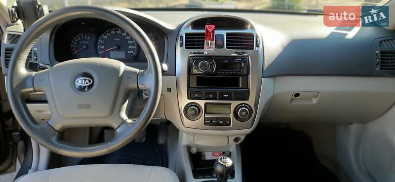 Седан Kia Cerato 2005 в Ужгороде