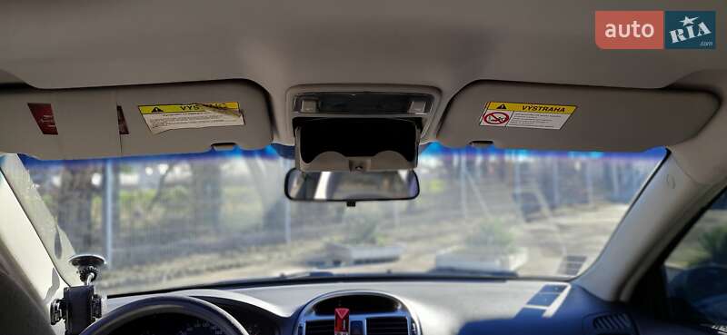 Седан Kia Cerato 2005 в Ужгороде