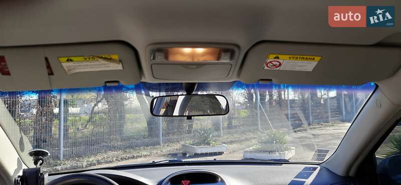 Седан Kia Cerato 2005 в Ужгороде