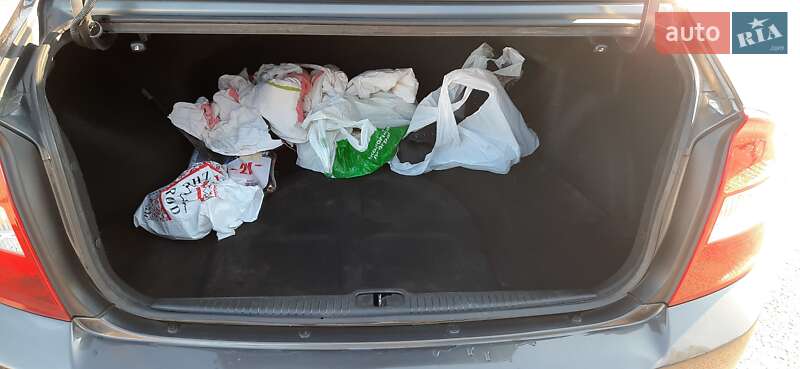 Седан Kia Cerato 2005 в Ужгороде