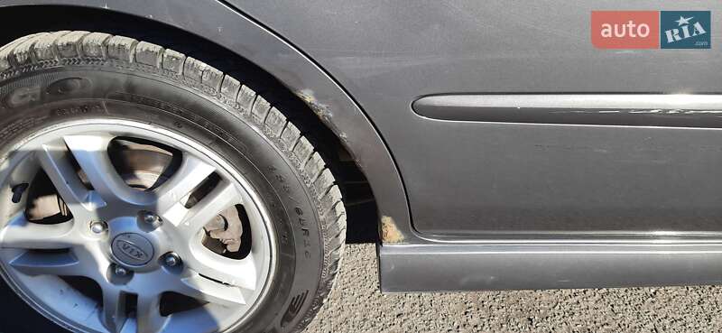 Седан Kia Cerato 2005 в Ужгороде