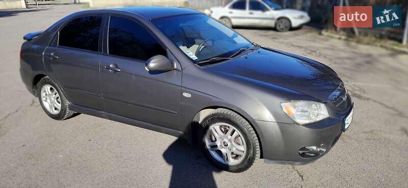 Седан Kia Cerato 2005 в Ужгороде