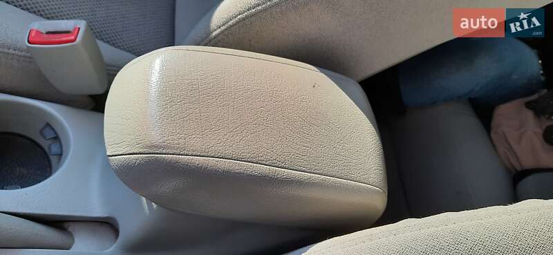 Седан Kia Cerato 2005 в Ужгороде