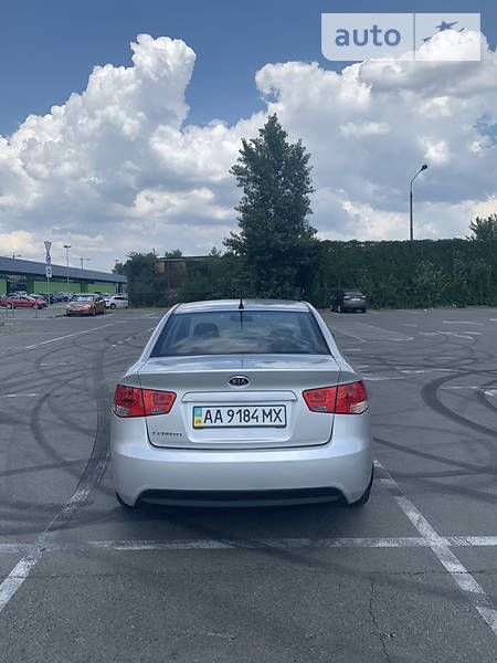 Седан Kia Cerato 2010 в Києві