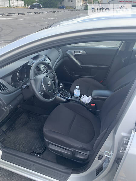 Седан Kia Cerato 2010 в Києві