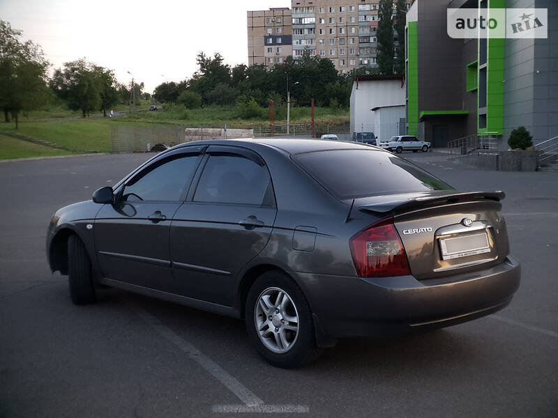 Седан Kia Cerato 2006 в Кривому Розі