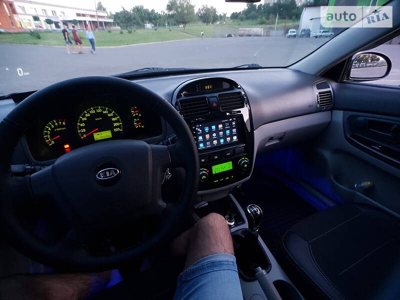 Седан Kia Cerato 2006 в Кривому Розі