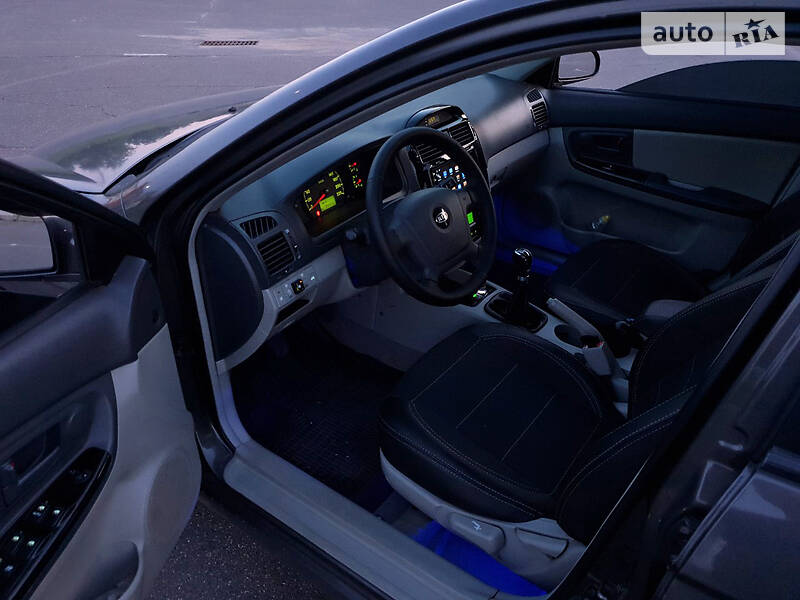 Седан Kia Cerato 2006 в Кривому Розі