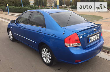 Седан Kia Cerato 2008 в Южном