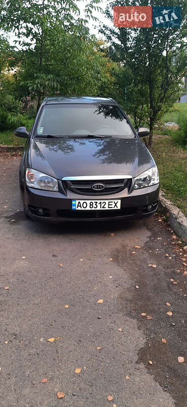 Седан Kia Cerato 2005 в Ужгороде