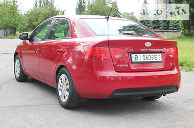 Седан Kia Cerato 2013 в Кременчуге