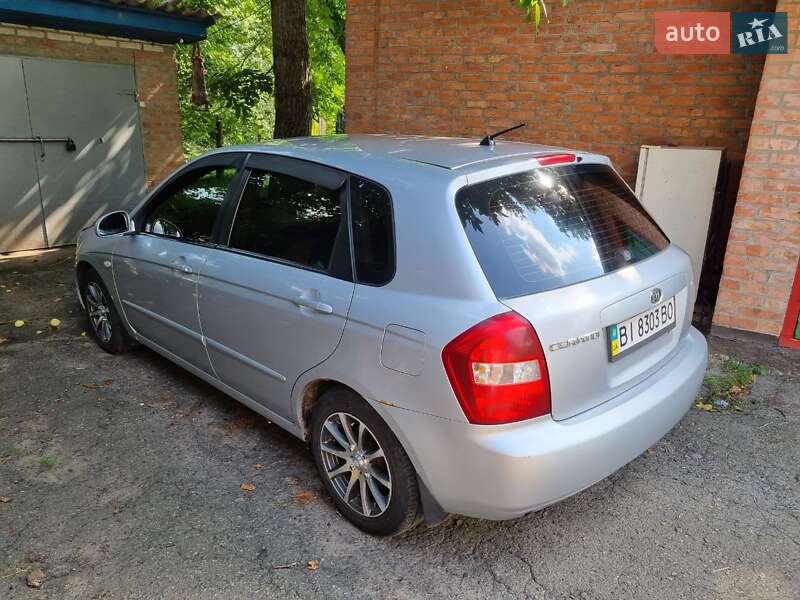 Хетчбек Kia Cerato 2006 в Гадячі