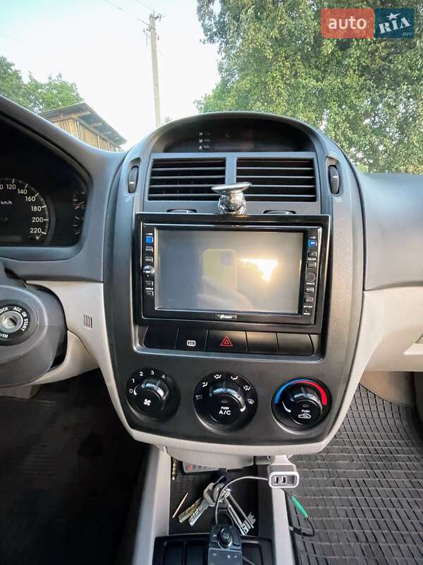 Хетчбек Kia Cerato 2006 в Гадячі