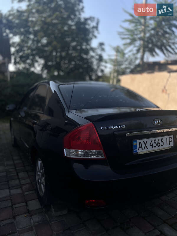 Седан Kia Cerato 2006 в Чернівцях