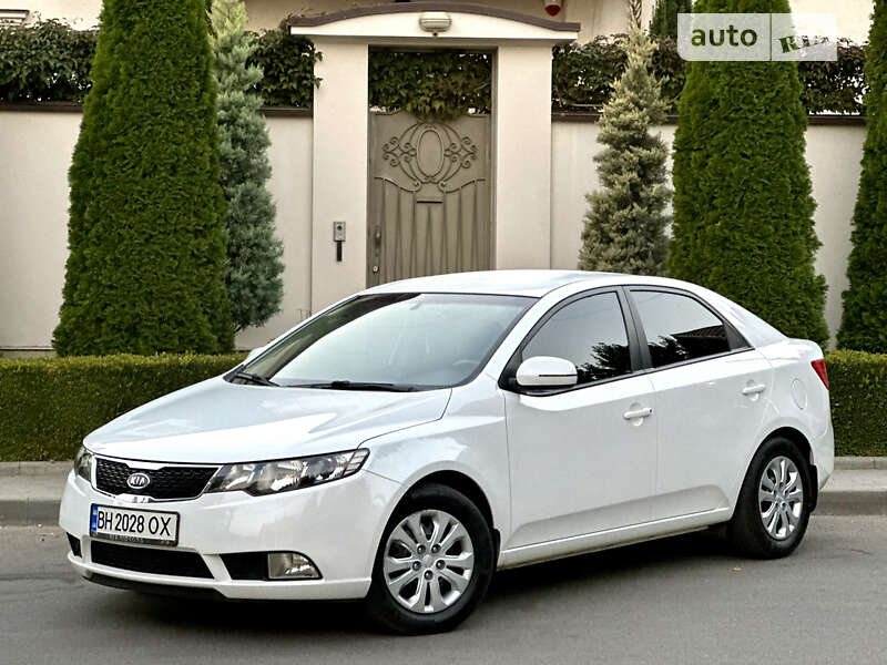Седан Kia Cerato 2011 в 