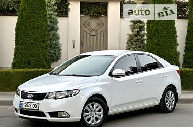 Седан Kia Cerato 2011 в 