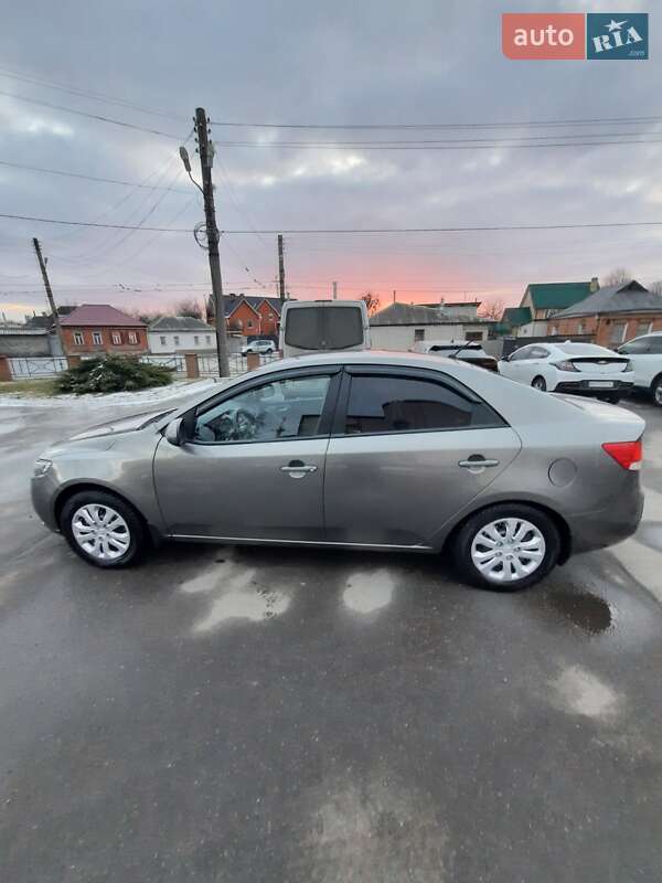 Седан Kia Cerato 2011 в Харькове