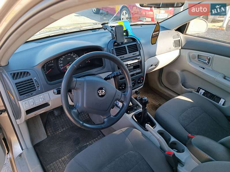 Хетчбек Kia Cerato 2006 в Устинівці