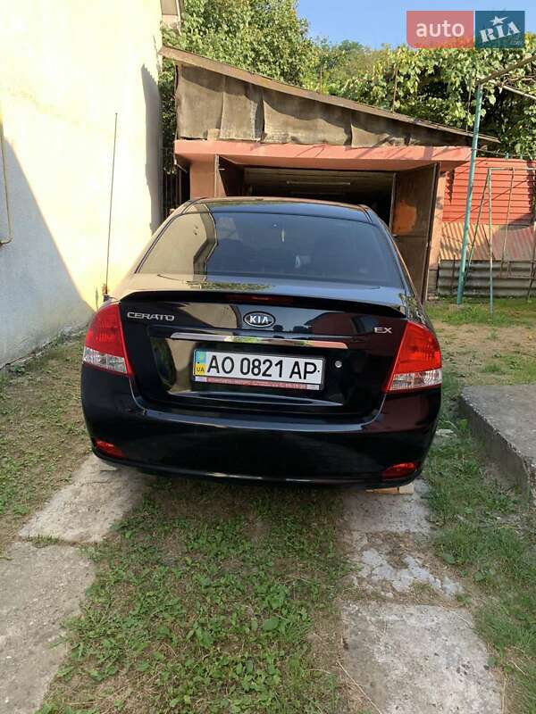 Седан Kia Cerato 2008 в Перечині