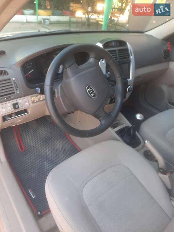 Седан Kia Cerato 2006 в Запоріжжі