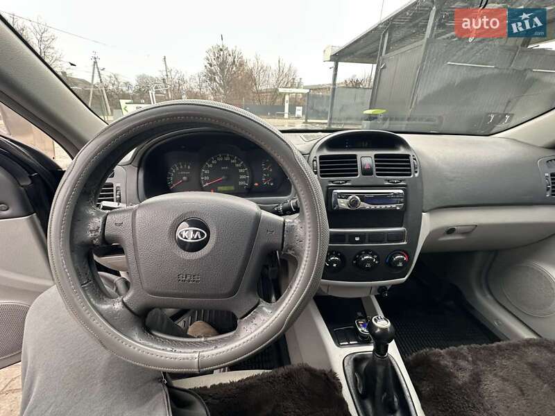 Седан Kia Cerato 2006 в Чернівцях