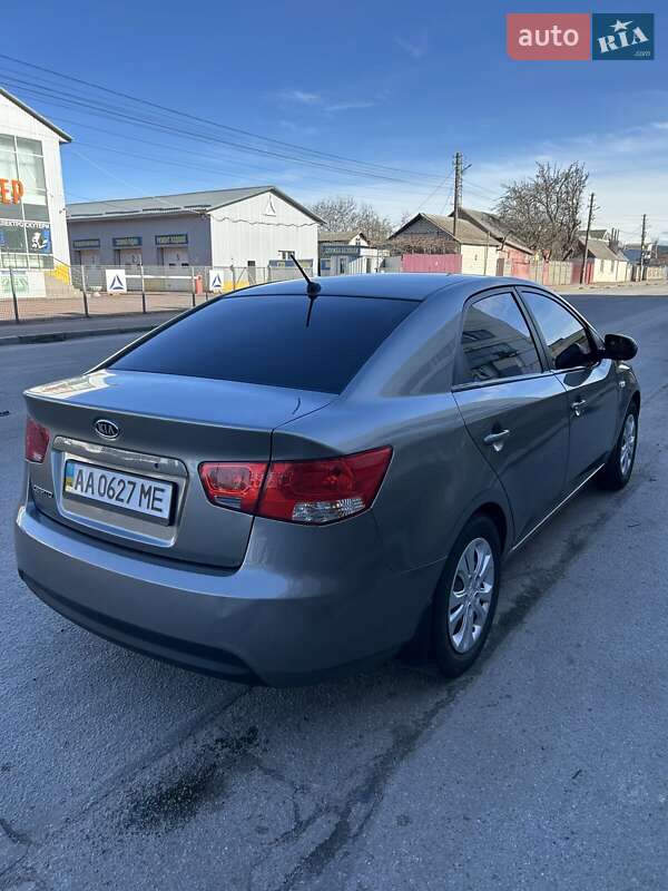 Седан Kia Cerato 2012 в Киеве