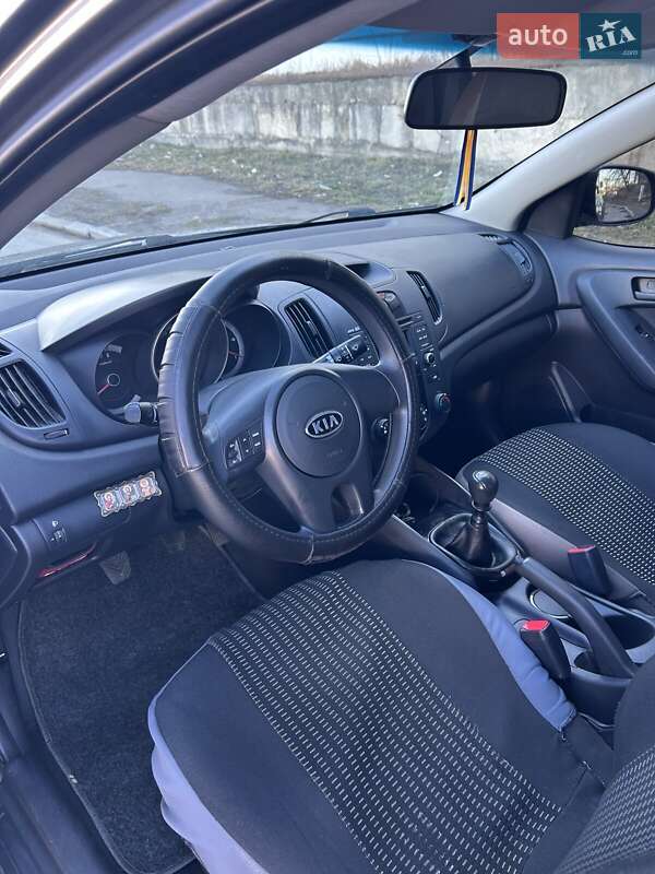 Седан Kia Cerato 2012 в Киеве