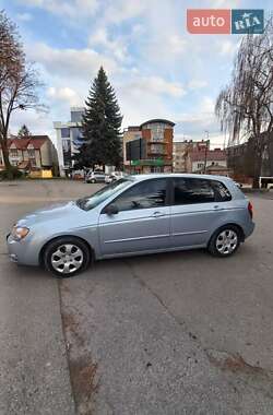 Хэтчбек Kia Cerato 2006 в 
