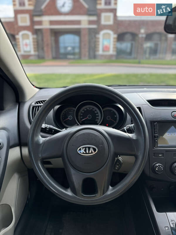 Седан Kia Cerato 2009 в Києві