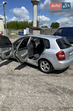 Хэтчбек Kia Cerato 2007 в 