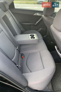 Седан Kia Cerato 2011 в 