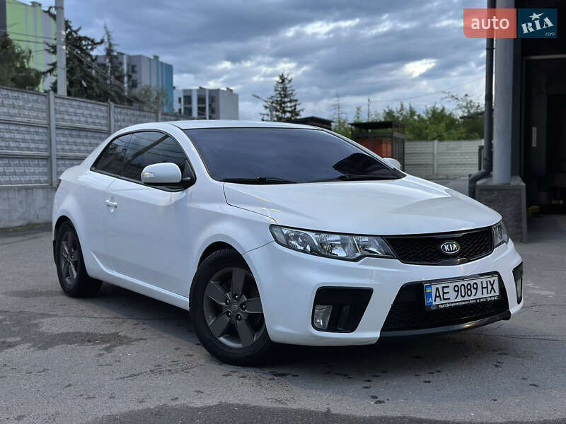 Купе Kia Cerato 2010 в 