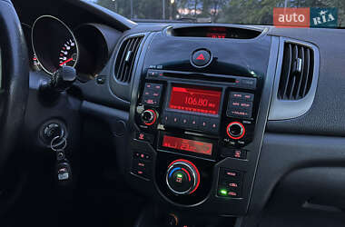 Купе Kia Cerato 2010 в 