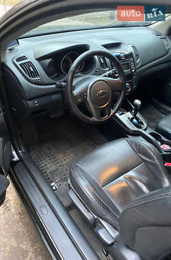Купе Kia Cerato 2010 в 