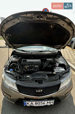 Купе Kia Cerato 2011 в 