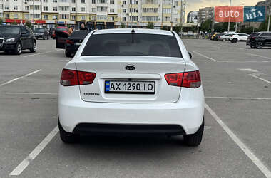 Седан Kia Cerato 2011 в 
