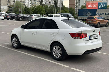 Седан Kia Cerato 2011 в 
