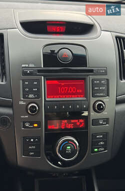 Седан Kia Cerato 2011 в 