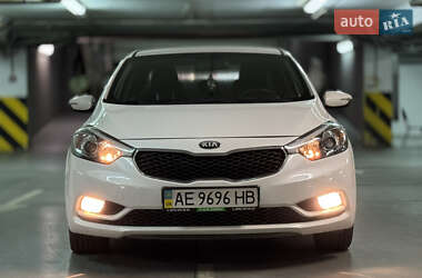 Седан Kia Cerato 2013 в Днепре