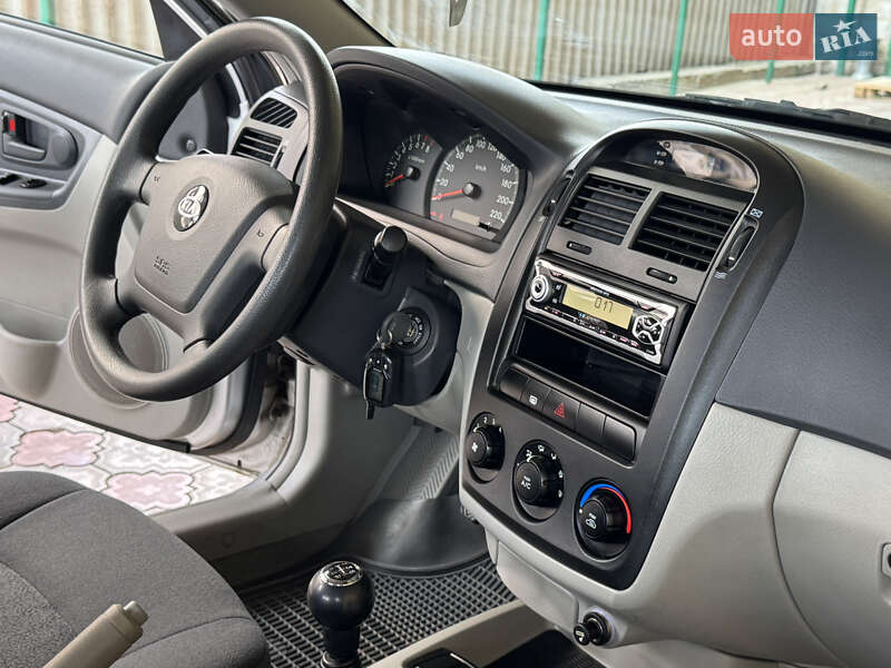 Хетчбек Kia Cerato 2006 в Краматорську