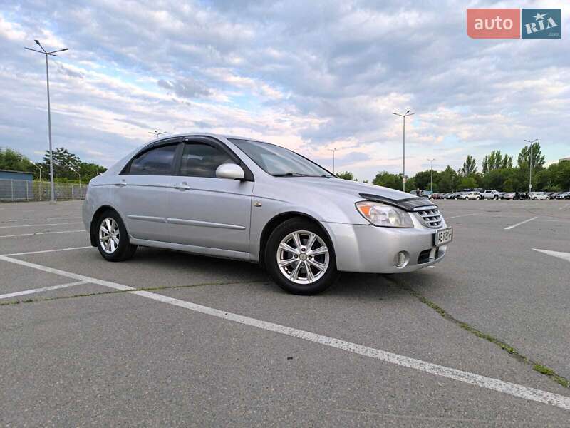 Седан Kia Cerato 2005 в Днепре