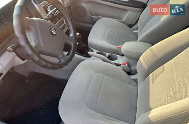 Седан Kia Cerato 2005 в 