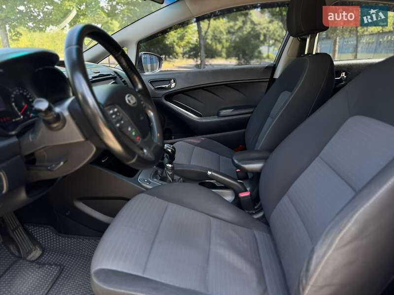 Седан Kia Cerato 2013 в Киеве