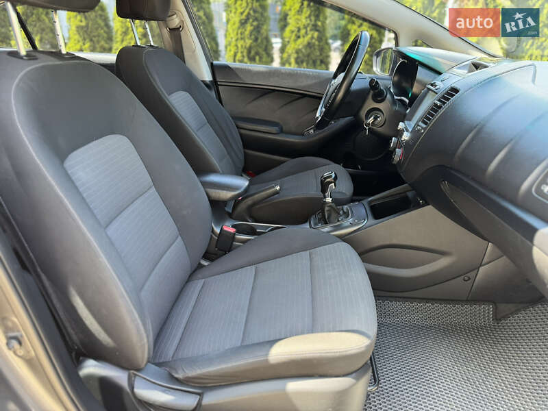 Седан Kia Cerato 2013 в Киеве