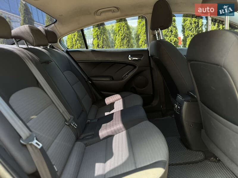 Седан Kia Cerato 2013 в Киеве