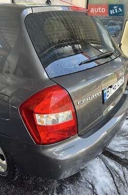 Хетчбек Kia Cerato 2006 в Полтаві