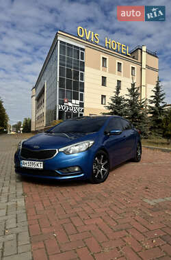 Седан Kia Cerato 2013 в Харкові